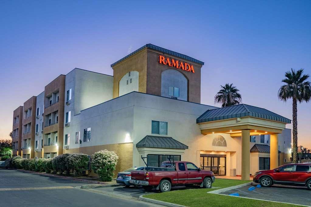Hotel Ramada By Wyndham Bakersfield Exteriér fotografie