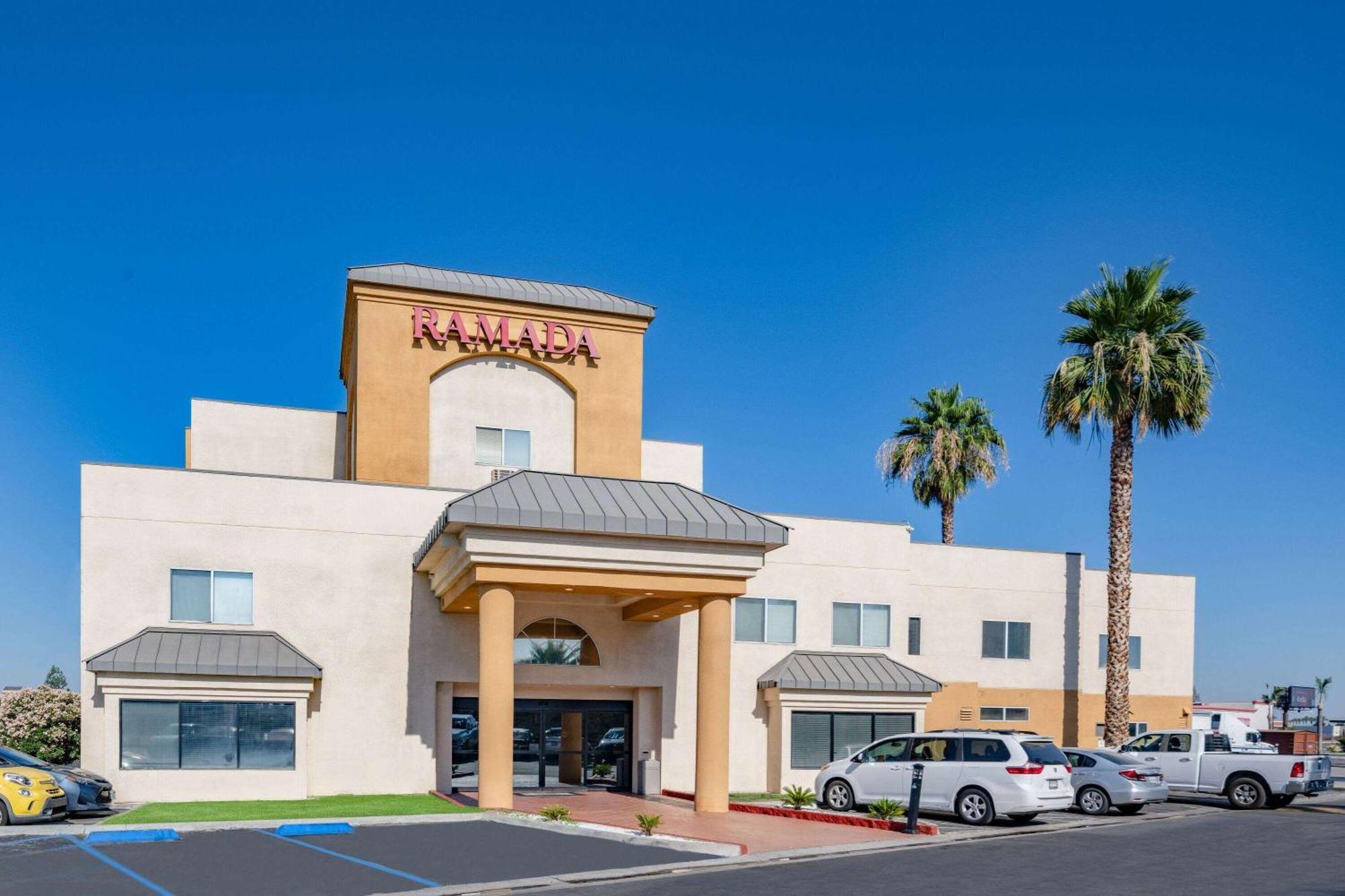 Hotel Ramada By Wyndham Bakersfield Exteriér fotografie