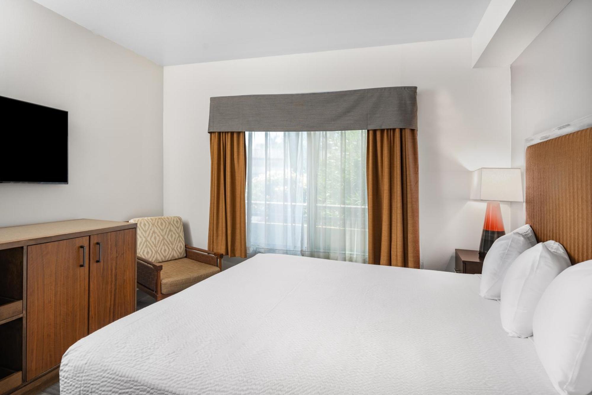 Hotel Ramada By Wyndham Bakersfield Exteriér fotografie