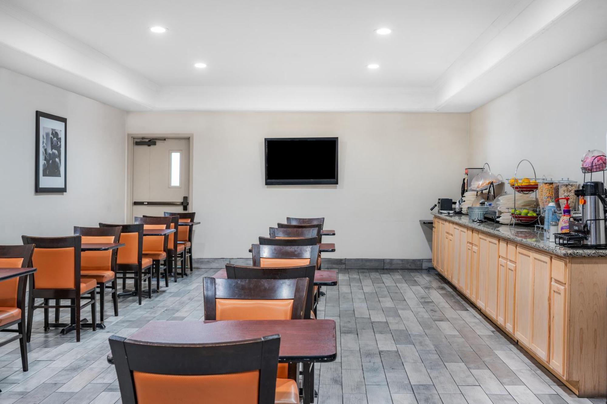 Hotel Ramada By Wyndham Bakersfield Exteriér fotografie
