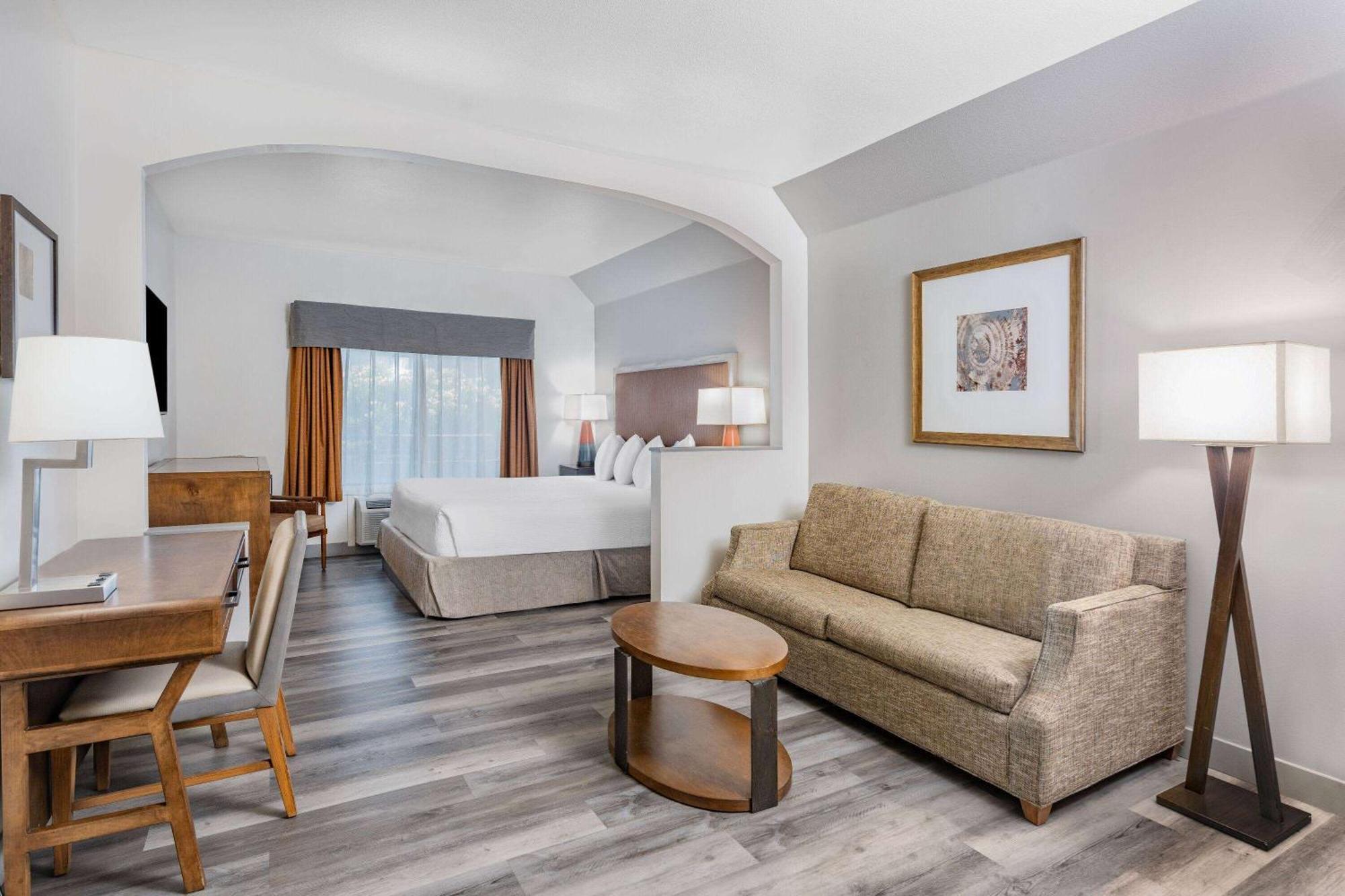 Hotel Ramada By Wyndham Bakersfield Exteriér fotografie