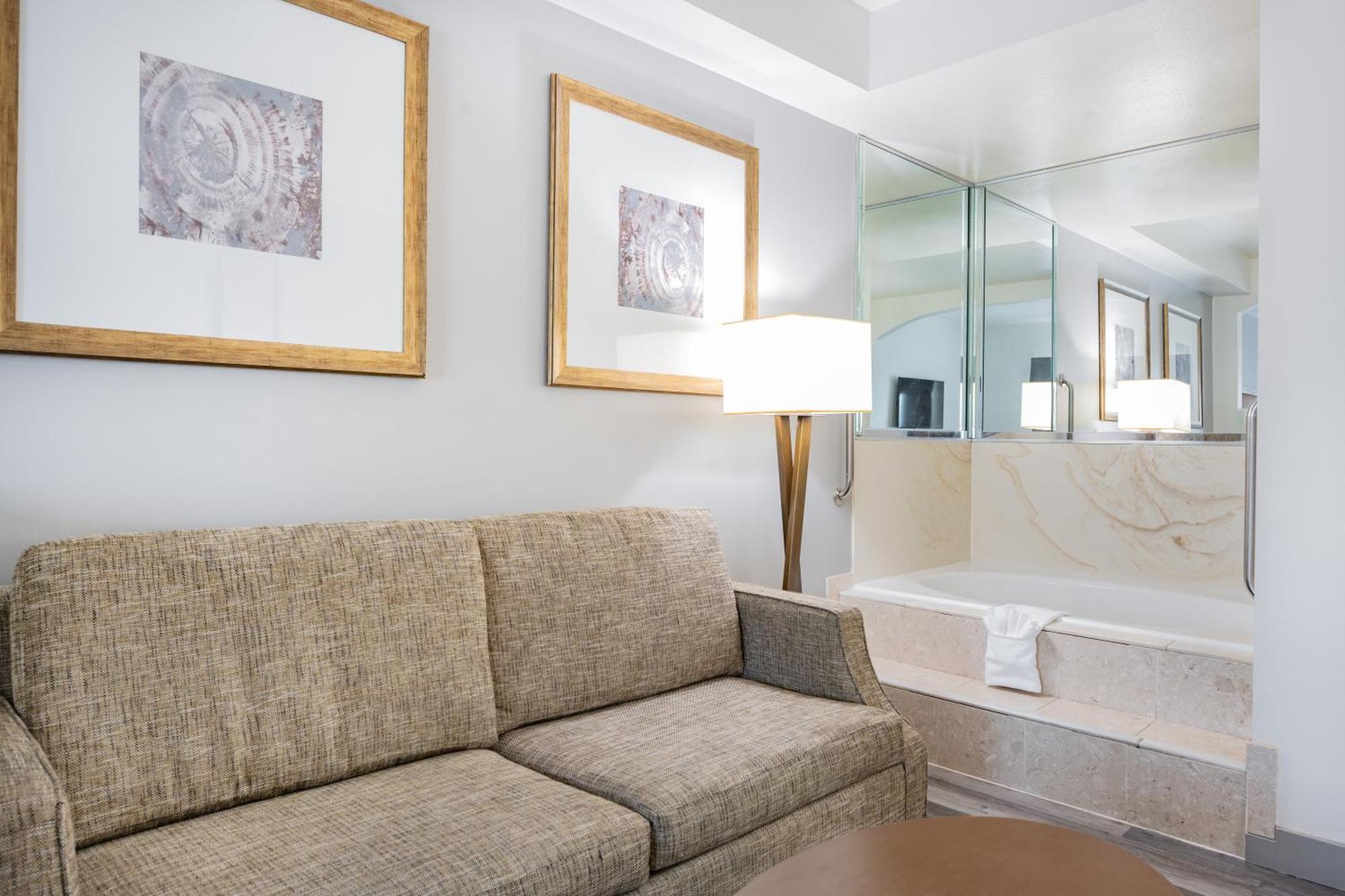 Hotel Ramada By Wyndham Bakersfield Exteriér fotografie