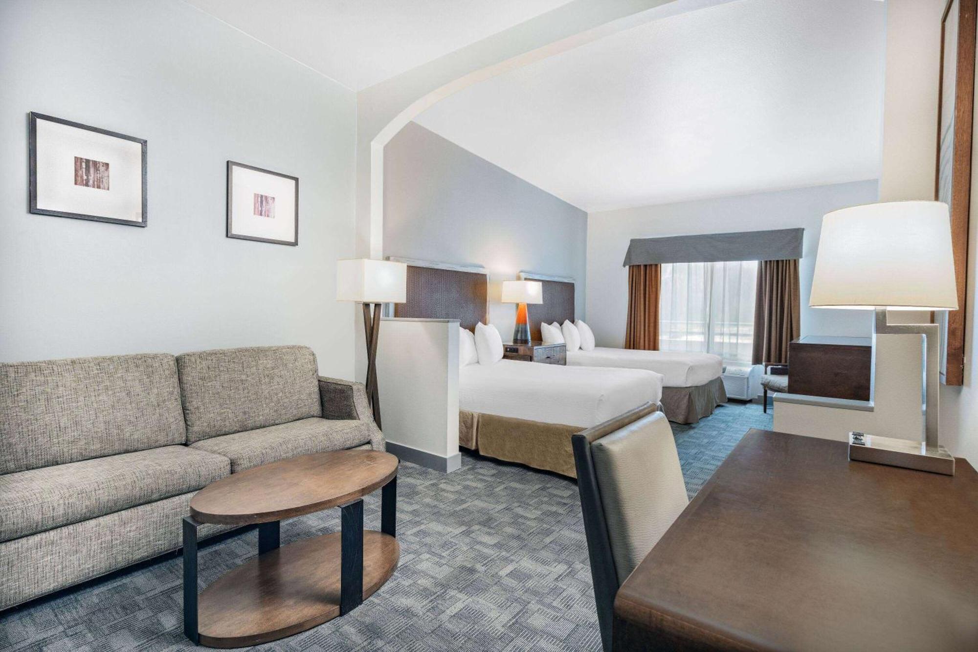 Hotel Ramada By Wyndham Bakersfield Exteriér fotografie